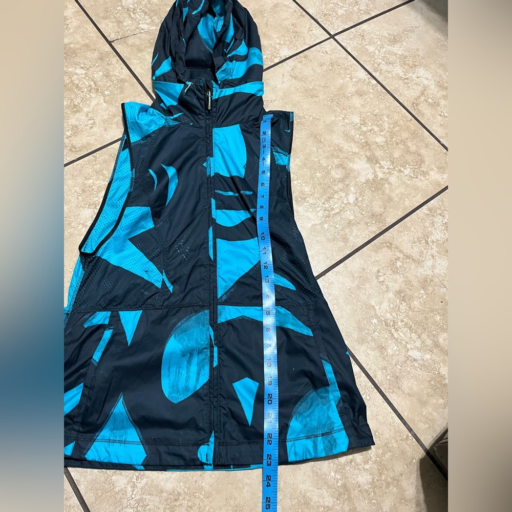 Lululemon vest size 4 - Picture 8 of 8